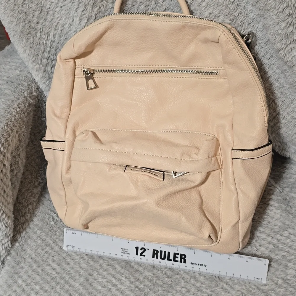 Ling Shuiwen Backpack - Picture 2 of 4